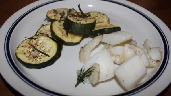 запеченная в фольге каракатица с кабачками