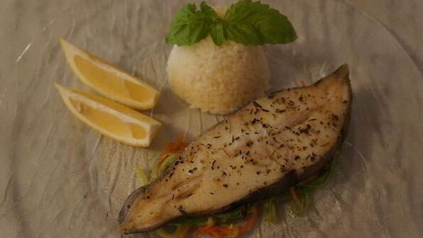 запеченый палтус на овощной подушке