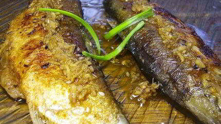 Жареная рыба на сковороде