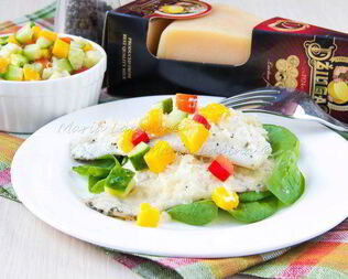 Жареное филе дорадо с сыром Джюгас на подушке из шпината с сальсой