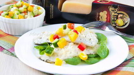 Жареное филе дорадо с сыром Джюгас на подушке из шпината с сальсой