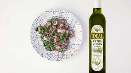 Жареные кальмары с петрушкой и лимоном