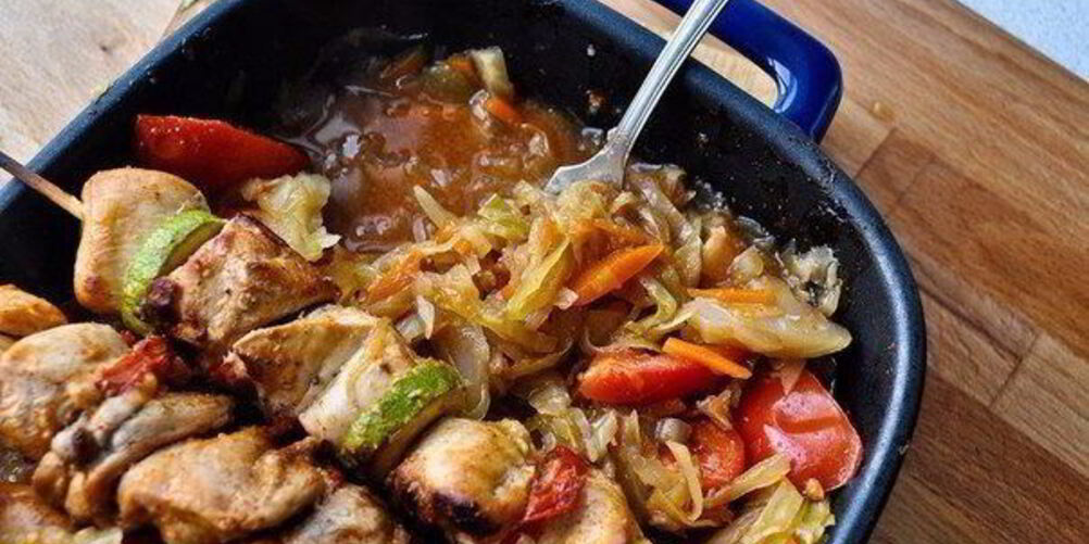 Рецепт куриного шашлыка с гарниром в духовке