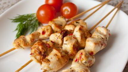 Куриные шашлычки с лимоном и зеленью