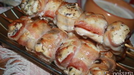 Куриные шашлыки в беконе
