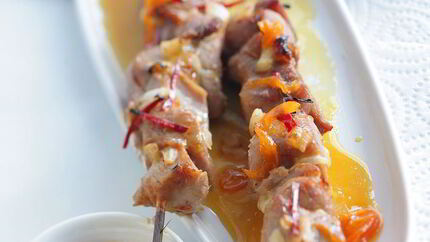 Шашлычки из индейки с чатни из апельсинов