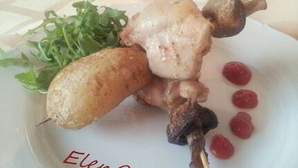 Шашлычки из курочки с молодой картошечкой и шампиньонами