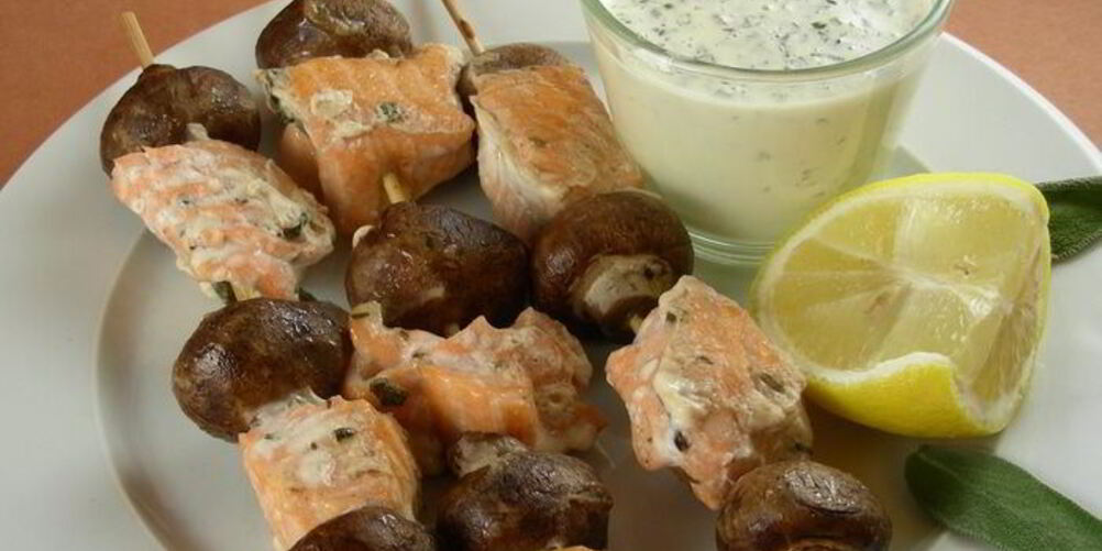 Рецепт шашлычков из лосося и грибов