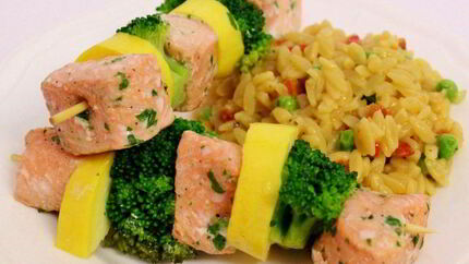 Шашлычки из лосося на шпажках