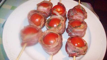 Шашлычок помидорки в беконе