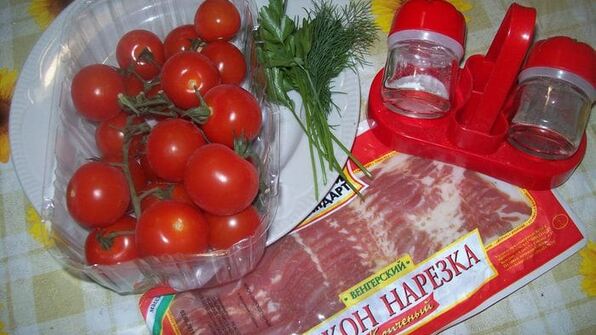 шашлычок помидорки в беконе