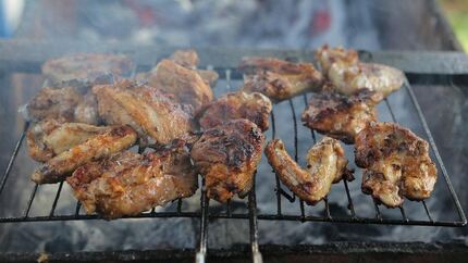 Шашлык из курицы и овощей в пряностях