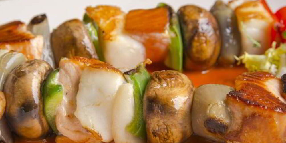 Рецепт шашлыка из лосося под грибным соусом