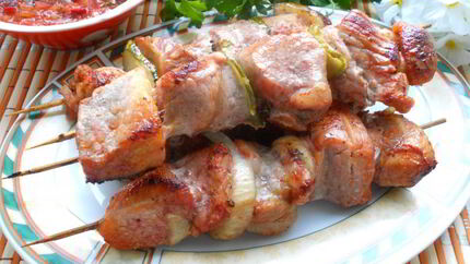 Шашлык из свинины в томатном маринаде в духовке