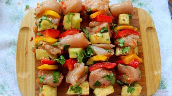 шашлык куриный с овощами