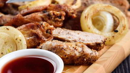 Шашлык в маринаде из лука, помидоров и специй