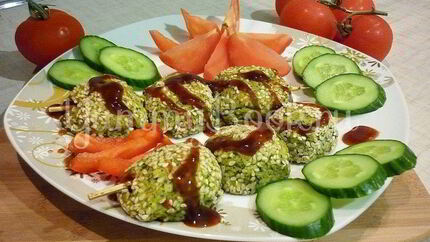 Зеленые сырно-картофельные шашлычки на шпажках