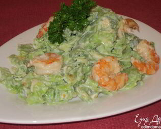 Шпинатная лапша с креветками