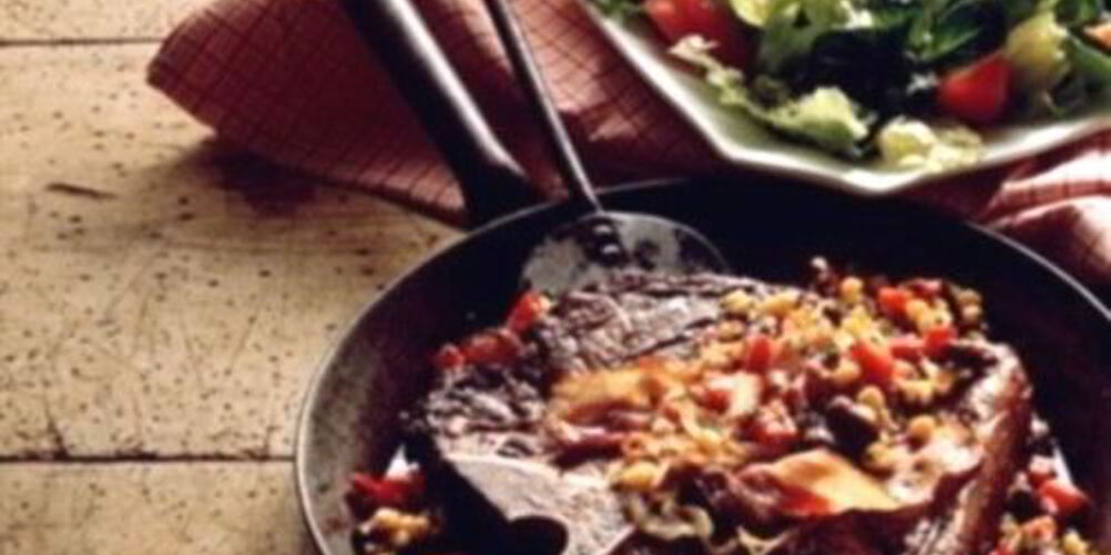 Рецепт говяжьего стейка с фасолевым пюре и маслинами