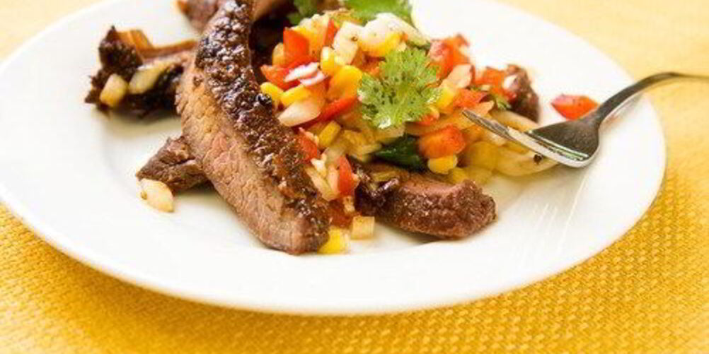 Рецепт говяжьего стейка со свежим кукурузным салатом