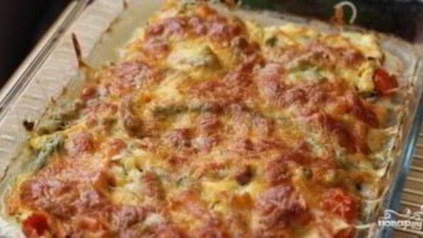 куриный стейк под овощами и сыром