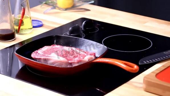 стейк рибай на сковороде