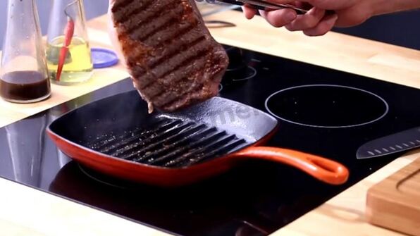 стейк рибай на сковороде