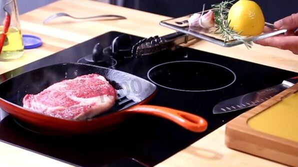 стейк рибай на сковороде