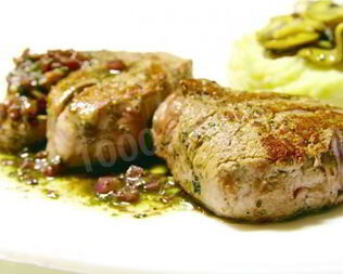 Стейк с красным соусом