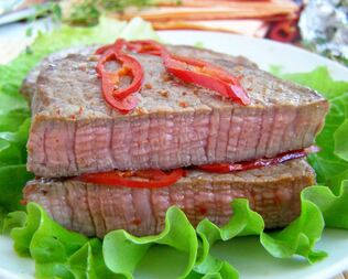 Стейк с кровью из говядины