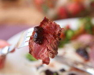 Стейк с кровью