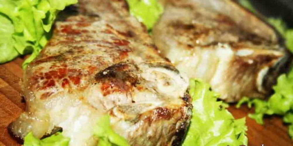 Рецепт стейков из говядины на косточке со сливочным маслом