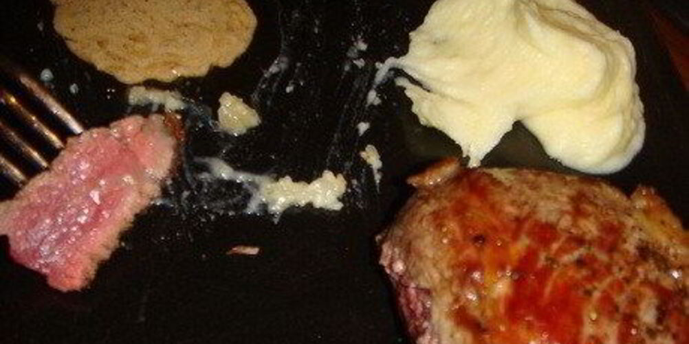 Рецепт стейков из говядины с перечным соусом и картофельным пюре