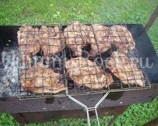 Стейки на решетке и картошка-трясучка