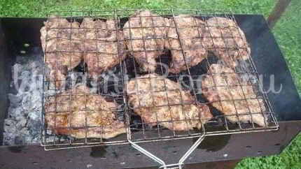 Стейки на решетке и картошка-трясучка