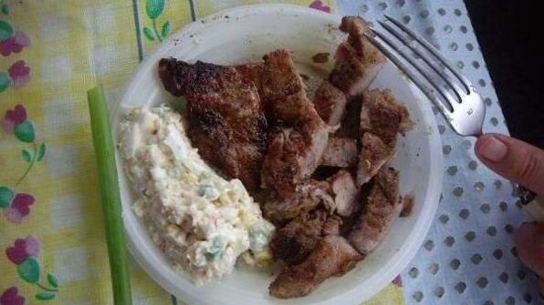 стейки на решетке и картошка-трясучка