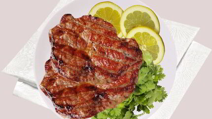 Свиной стейк в маринаде из кефира