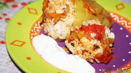 Фаршированные перцы и тефтели со свининой, курицей и кабачком