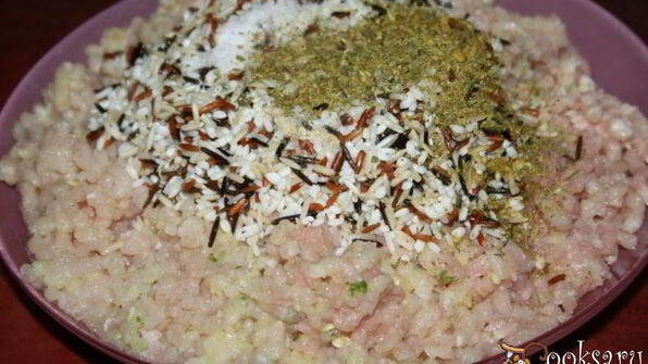 фаршированные перцы и тефтели со свининой, курицей и кабачком