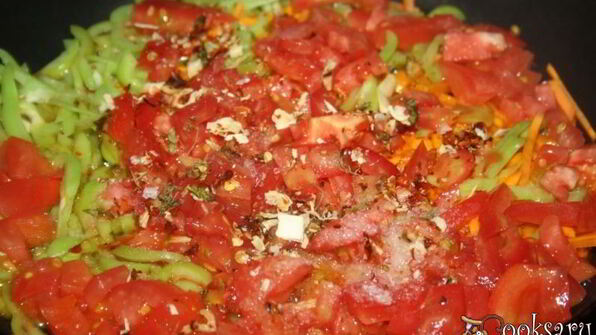 фаршированные перцы и тефтели со свининой, курицей и кабачком