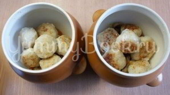 куриные тефтели в горшочках