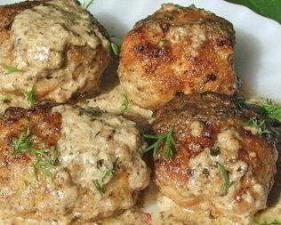 Мясные тефтели с рисом в сливочном соусе