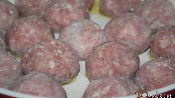 нежные домашние тефтели в томатной подливе