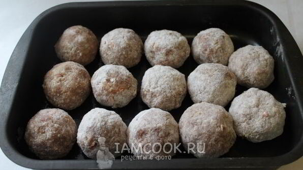 тефтели мясные в сметанно-томатном соусе