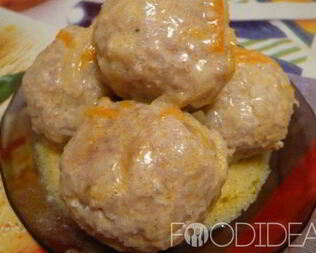 Тефтели в мультиварке в сметанном соусе