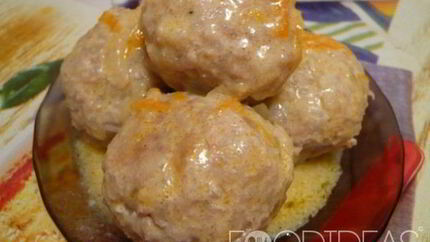 Тефтели в мультиварке в сметанном соусе