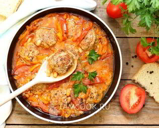 Тефтели в томате с фасолью и перцем