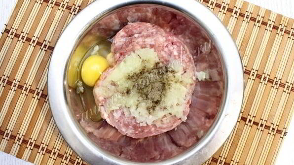 тефтели в томате с фасолью и перцем