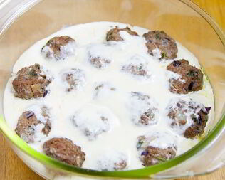 Тефтели, запеченные в йогурте