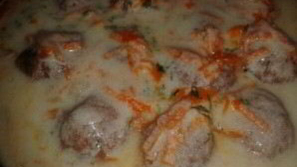 запеченные тефтельки в сметанном соусе